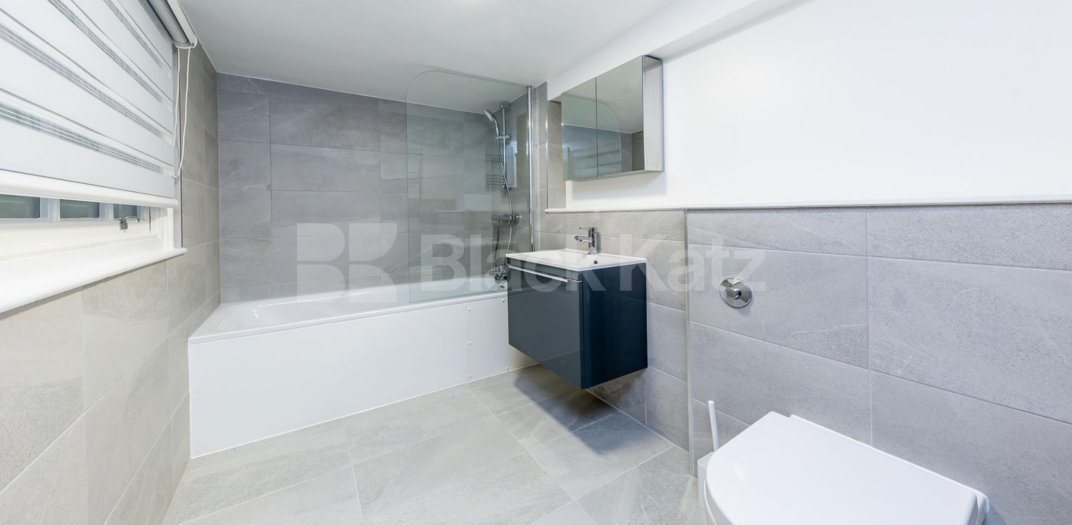 			GARDEN FLAT MINS TO REGENTS PARK!, 2 Bedroom, 1 bath, 1 reception Flat			 Gloucester Crescent, REGENTS PARK/CAMDEN 